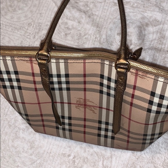 Classic Burberry Tote• (pristine condition) - Picture 2 of 5